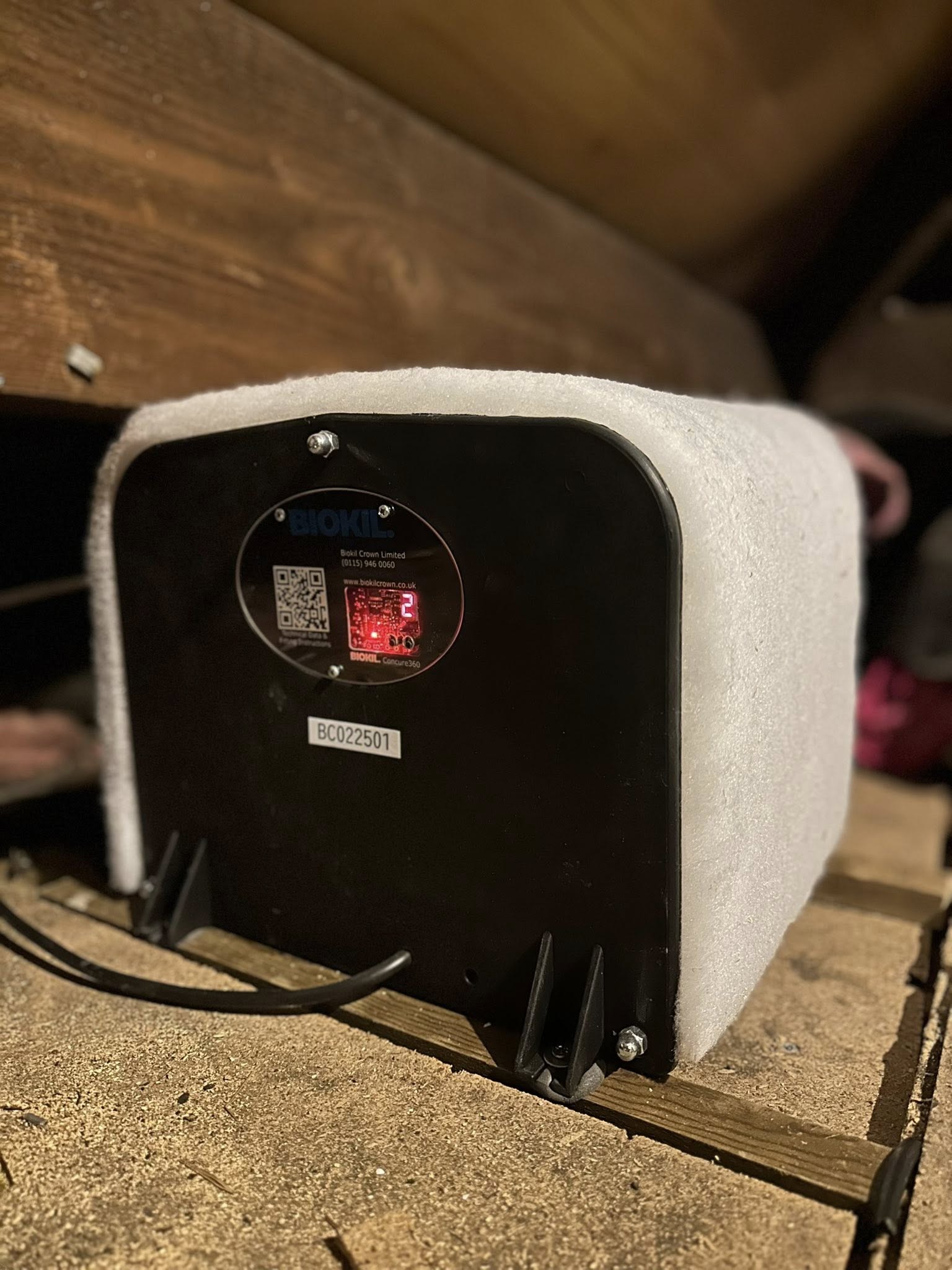 White ventilation device with black back panel